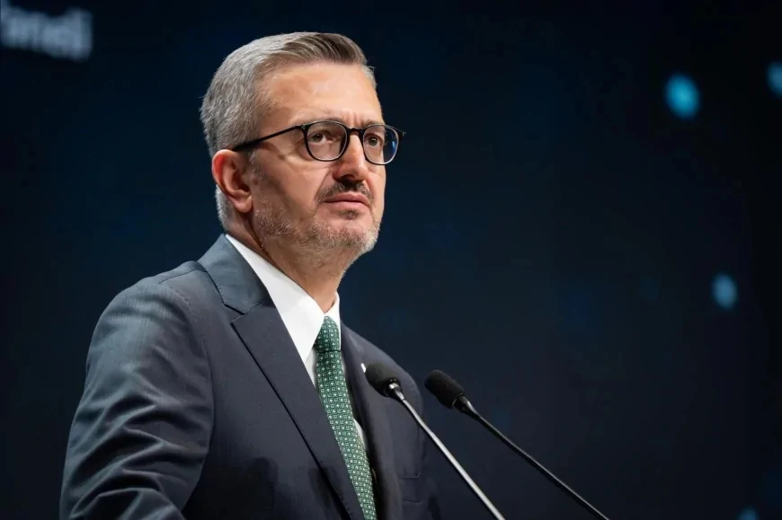Cumhurbaşkanlığı İletişim Başkanı Burhanettin Duran: “Devletimiz gençlerimizi sanal tacirlerin dünyasında savunmasız bırakmayacak”