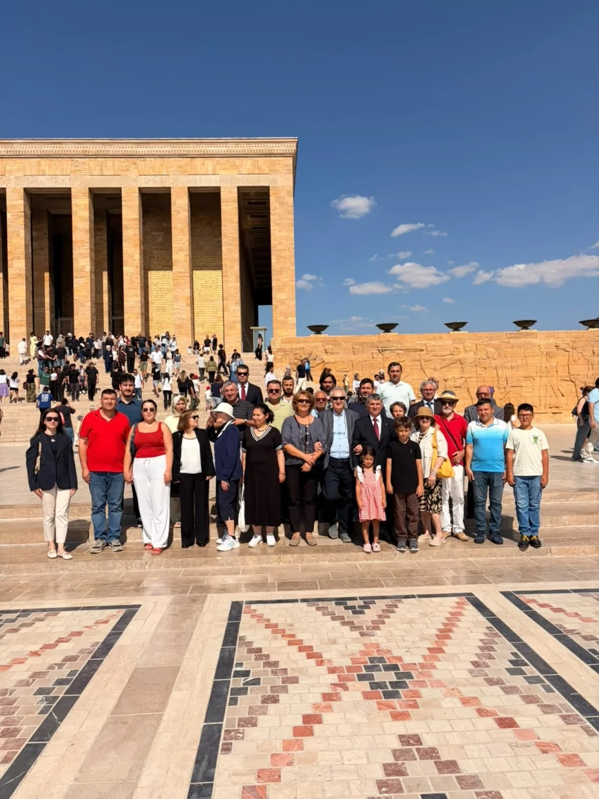 Ankara Balıkesirliler Derneği Balıkesir’in kurtuluş yıl dönümünde Anıtkabir’de Atatürk’ü andı