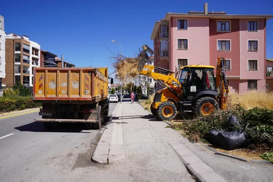 Tepebaşı Belediyesi temizlik filosunu güçlendirdi, mahallelerde çalışmalar hız kazandı