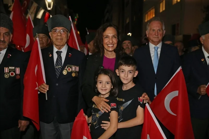 Karşıyaka Belediye Başkanı Yıldız Ünsal: “Yaşasın 9 Eylül, yaşasın İzmir, yaşasın Cumhuriyet!”