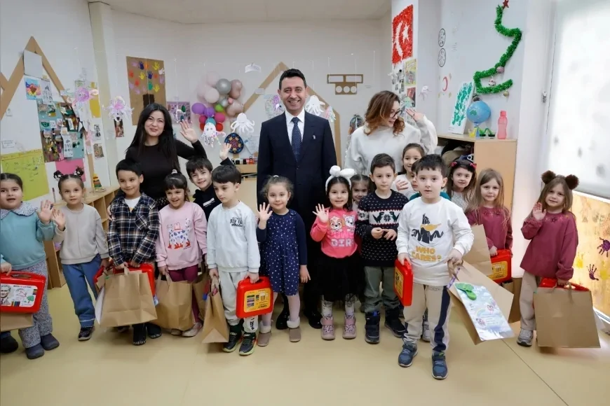 Bayraklı Belediye Başkanı İrfan Önal: “Eğitim yolculuğunun her aşamasında yanlarında olacağız”