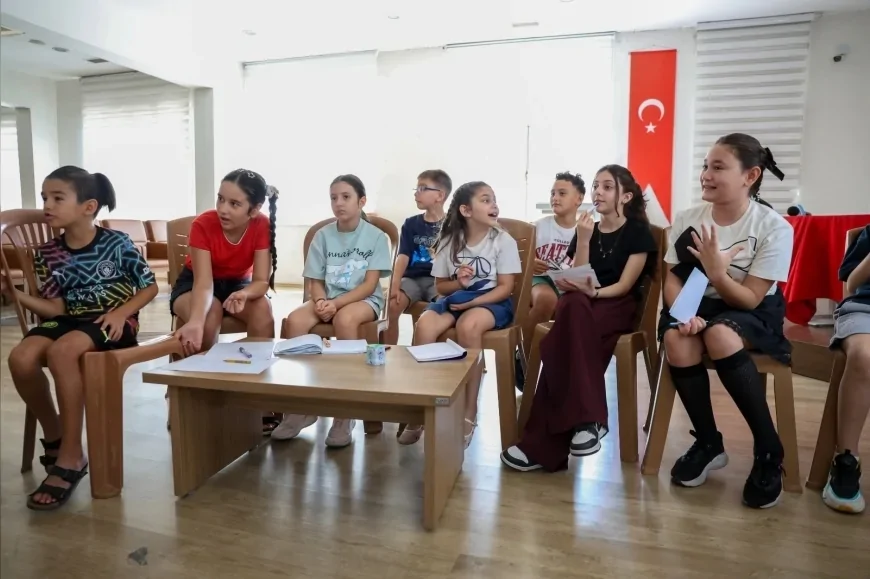 Efeler Belediye Başkanı Anıl Yetişkin eğitimden teknolojiye çocuk ve gençlere ücretsiz destek ağını genişletiyor