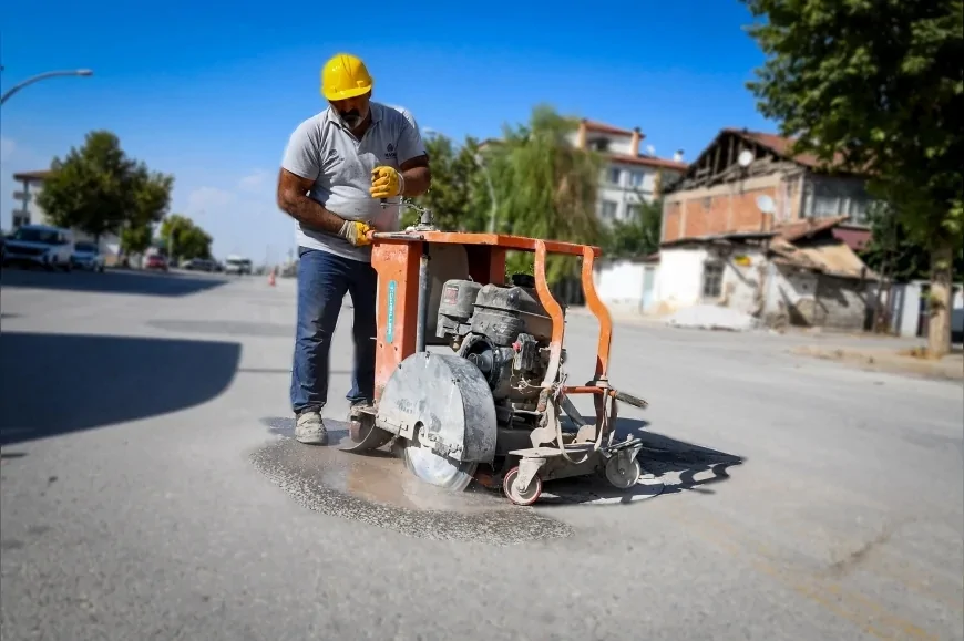 Malatya’da parsel bacaları yol kotuna getiriliyor, sürüş güvenliği ve konfor artırılıyor