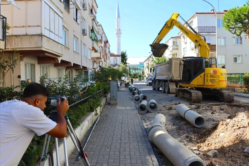 Yalova Belediyesi kent genelinde altyapıdan yol ve temizliğe saha çalışmalarını sürdürüyor