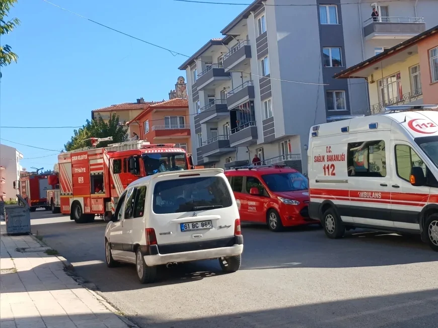 ÇORUM’DA OCAKTA UNUTULAN YEMEK NEDENİYLE MUTFAKTA ÇIKAN YANGIN BÜYÜMEDEN SÖNDÜRÜLDÜ