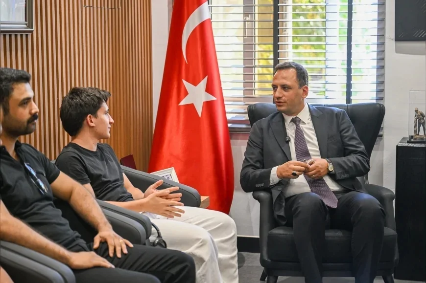 Bornova Belediye Başkanı Ömer Eşki: “Sanat yolculuğunda her zaman gençlerimizin yanındayız”