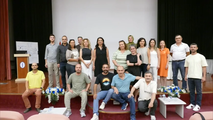 Ege Üniversitesi’nde personelin iletişim ve liderlik becerilerini geliştirmeye yönelik sertifika programı tamamlandı