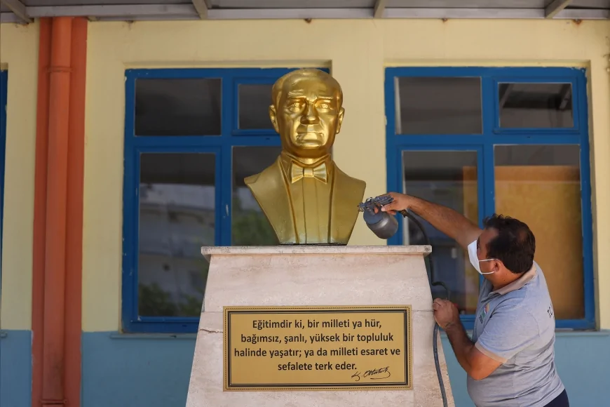 Marmaris Belediyesi, Yeni Eğitim Öğretim Yılı Öncesi Devlet Okullarının Bahçelerini Hazırladı