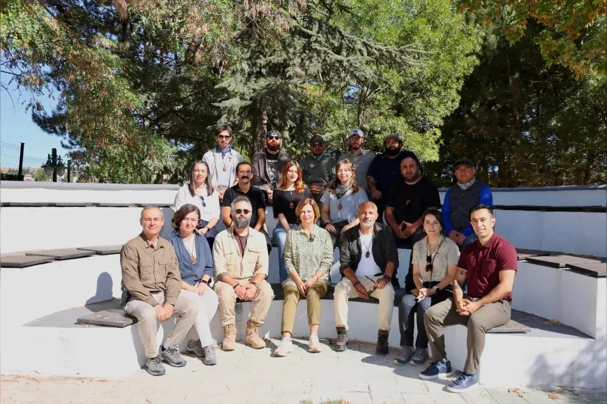 Eskişehir Büyükşehir Belediye Başkanı Ayşe Ünlüce, Karacahisar Kalesi Kazı Alanında Tarihi Çalışmaları İnceledi