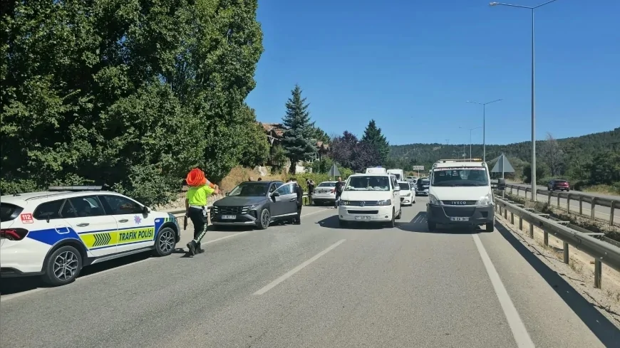 Çorum’da iki otomobil ile cipin karıştığı zincirleme kazada 5 kişi yaralandı