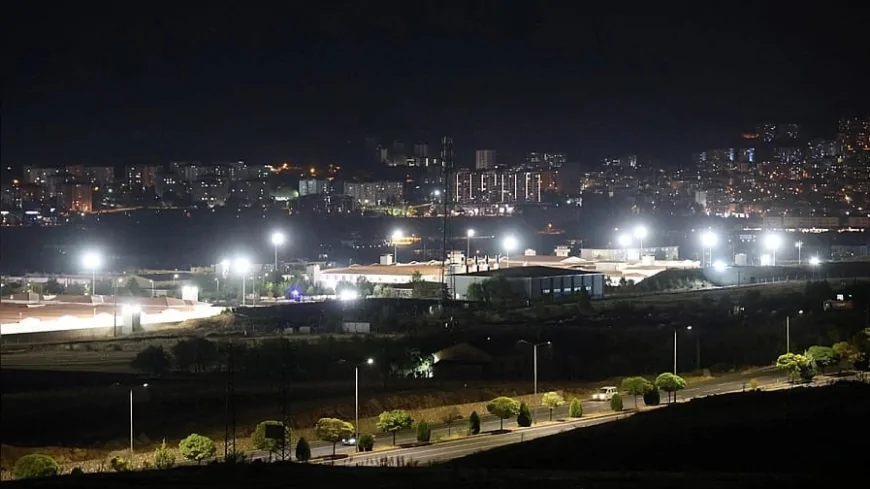 Elazığ T Tipi Cezaevi'nde Yangın Paniği: 17 Mahkum Dumandan Etkilenerek Hastaneye Kaldırıldı