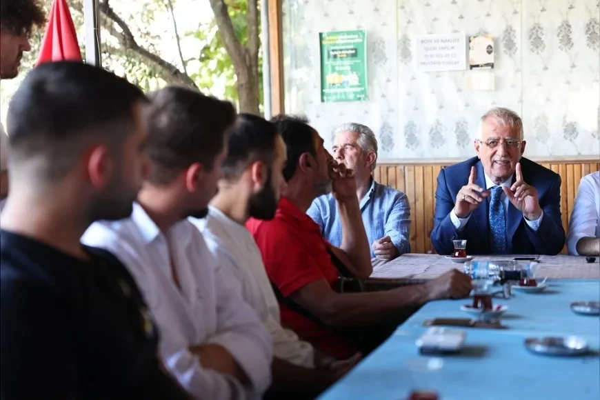 AK Parti Bursa Milletvekili Muhammet Müfit Aydın, Başiskele’de vatandaş ve esnafla buluştu
