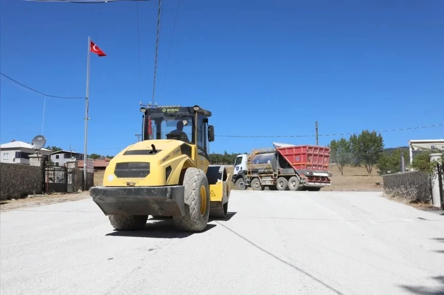 Bursa Büyükşehir Belediyesi Keles’te 12,6 kilometrelik yol ağını yeniliyor
