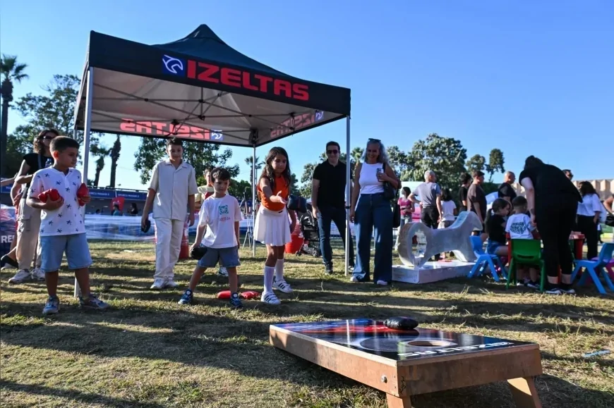 İzmir Enternasyonal Fuarı’nda karton tekneler yarış için hazırlanıyor, gençler tasarımlarını Kültürpark Göl’e taşıyor