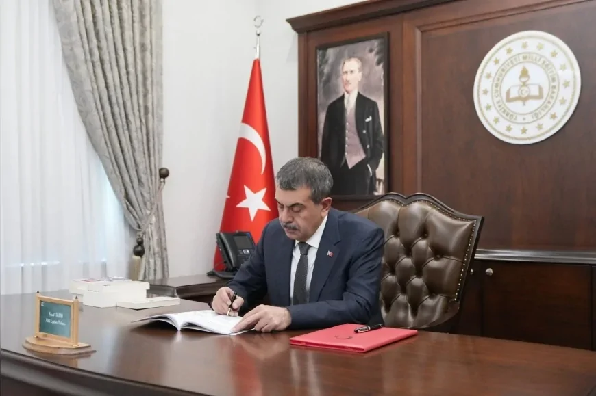 Millî Eğitim Bakanı Yusuf Tekin: “İyi ki varsınız, iyi ki evlatlarımızın ellerinden sımsıkı tutuyorsunuz”