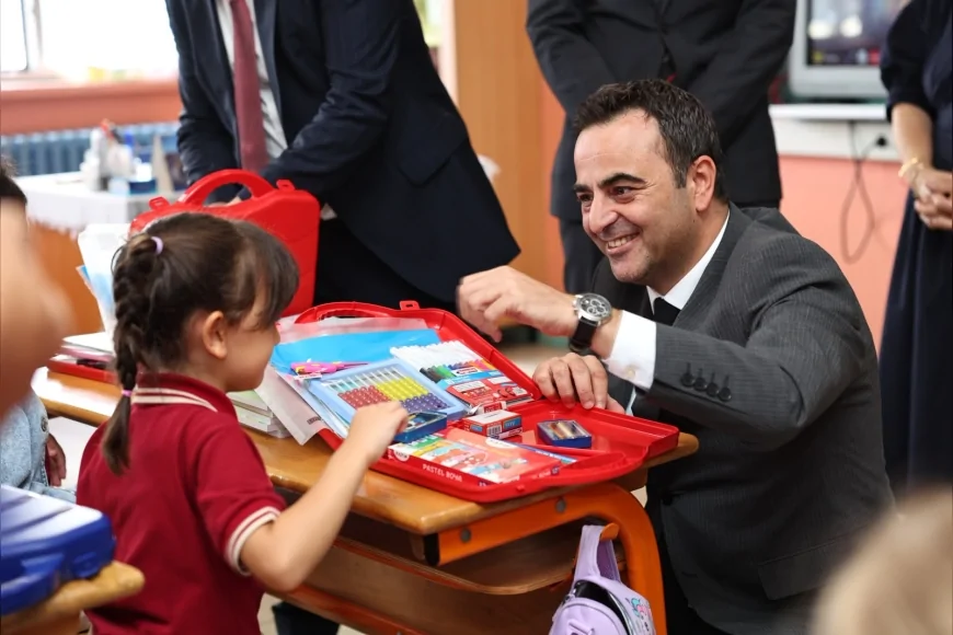 Başiskele Belediye Başkanı M. Yasin Özlü: “1.963 birinci sınıf öğrencisine kırtasiye seti ulaştırdık”