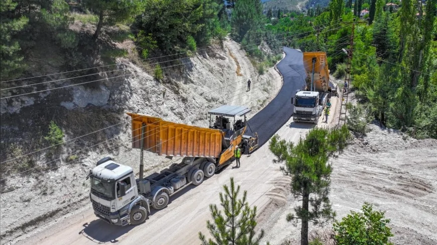 Denizli Büyükşehir Belediyesi Çameli Elmalı yolunda 2 bin 450 metrelik güzergahı baştan sona yeniledi!