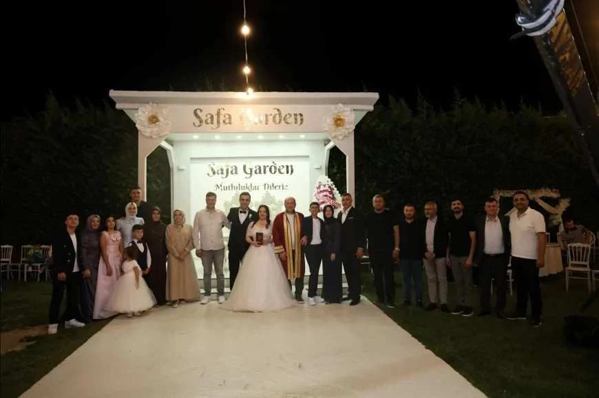 Geyve Belediye Başkanı Selçuk Yıldız vatandaşların düğün, nikâh ve sünnet mutluluğuna ortak oluyor