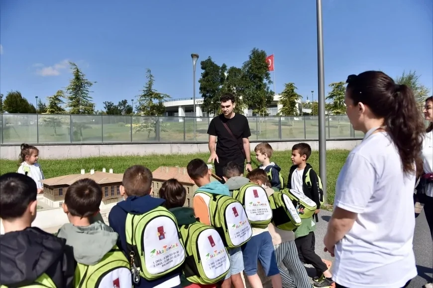 Altıeylül’de minik öğrenciler Balıkesir’in mimari mirasını minyatürlerle keşfetti