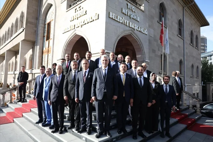 Ticaret Bakanı Prof. Dr. Ömer Bolat Nevşehir Belediyesi’ni ziyaret etti