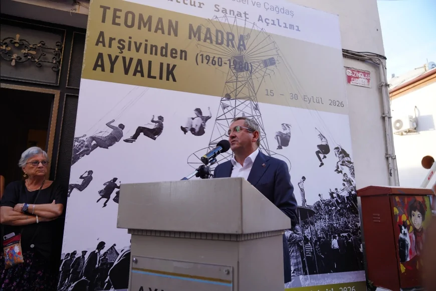 Ayvalık’ta Teoman Madra’nın 1960-1980 yılları arasındaki eserleri Orhan Peker Sanat Galerisi’nde sergileniyor.