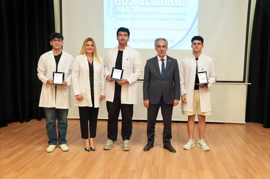 Ege Üniversitesi Diş Hekimliği Fakültesinde Yeni Öğrenciler Beyaz Önlüklerini Giyerek Hekimlik Yolculuğuna Başladı
