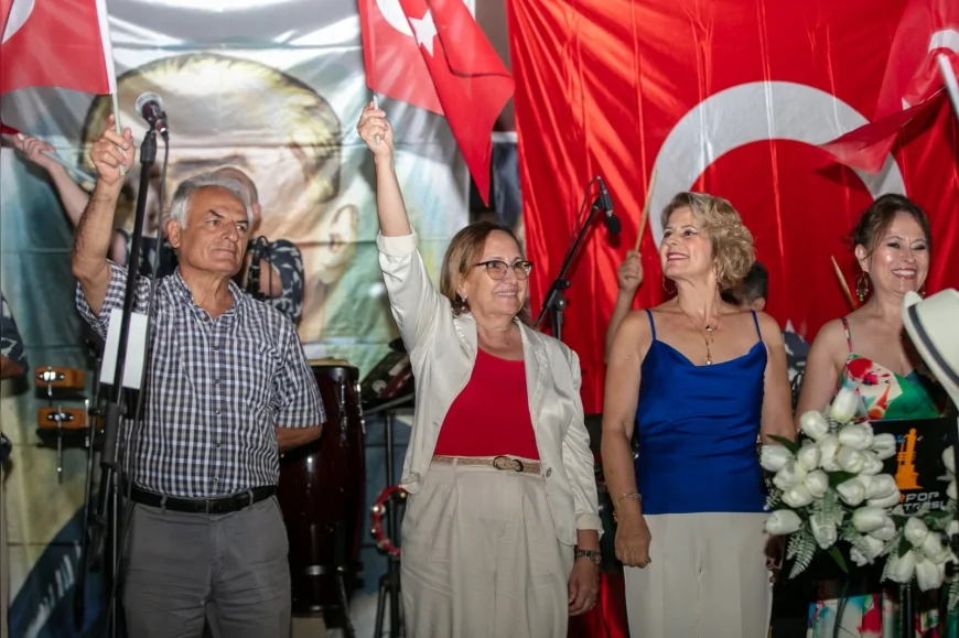 Güzelbahçe’nin kurtuluşunun 104. yılı fener alayı ve İzmir Pop Orkestrası konseriyle kutlandı