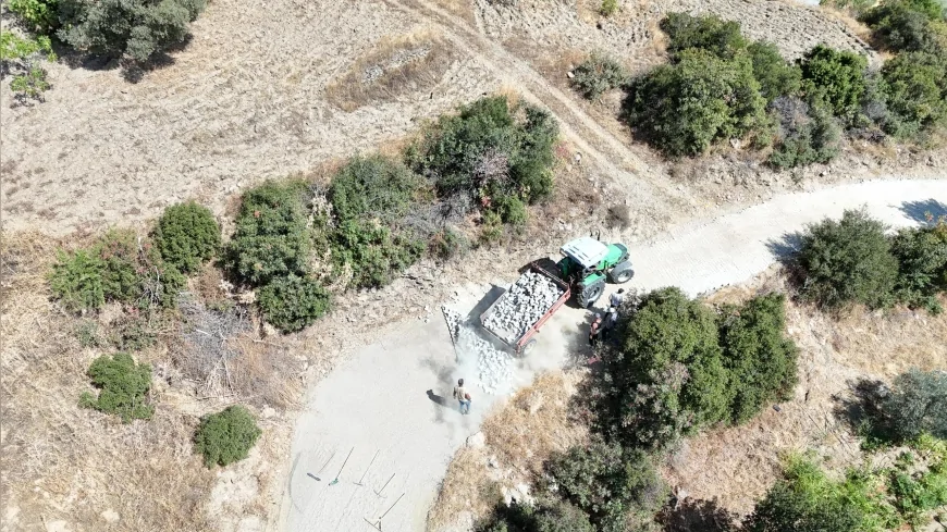Nazilli’nin Yaylapınar ve Apaklar mahallelerinde toprak yollar parke taşına kavuştu