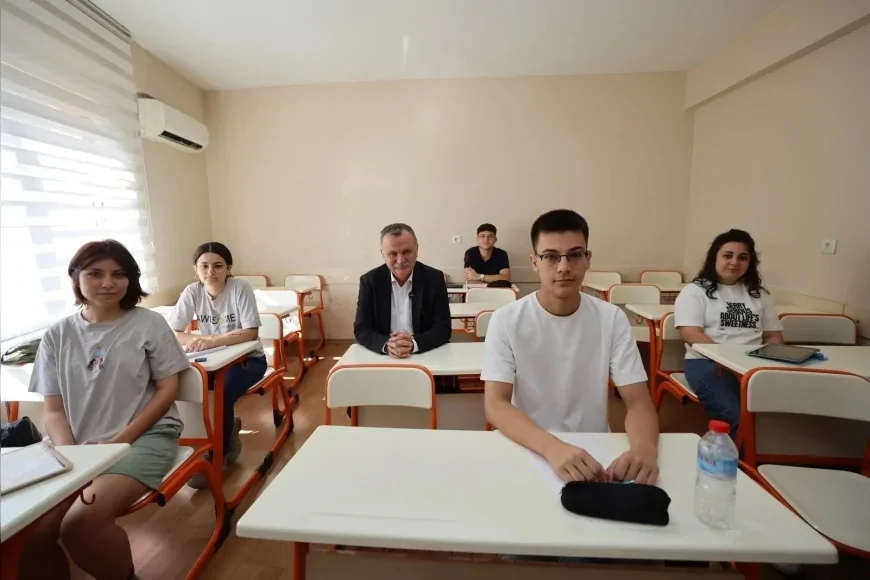Yunusemre Belediye Başkanı Semih Balaban: “Gençlerin eğitimine katkı sunmayı önemsiyoruz”