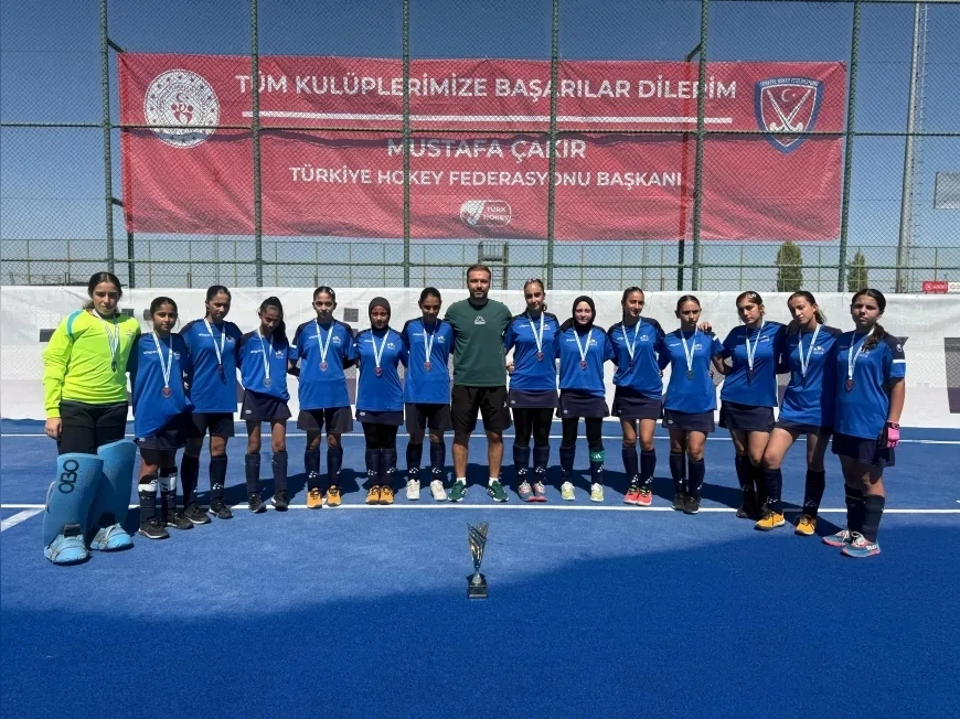 Manisa İl Karması Hokey Kız Takımı Konya’daki U14 Gelişim Ligi’nden 1. Lig’e yükseldi
