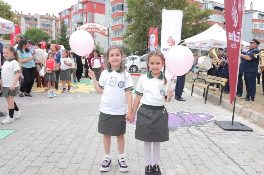 Edirne’de Şerif Bilgen Caddesi araç trafiğine kapatıldı, okul çevresi kalıcı çocuk sokağına dönüştürüldü