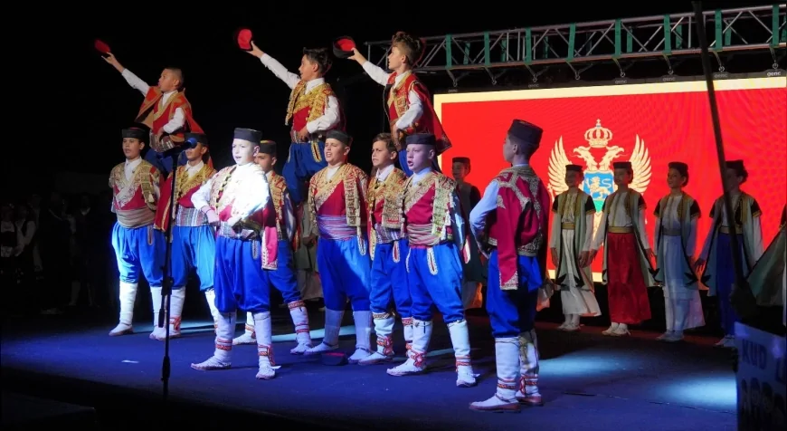 Sarımsaklı Sahili’nde 24. Trophy Festivali’nde 5 ülkeden 300 dansçı kültürleri halk oyunlarıyla buluşturdu
