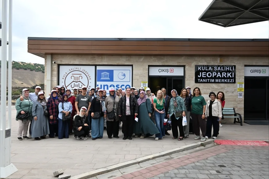 Manisa’da Avrupa Hareketlilik Haftası Etkinliği: 60 Vatandaş Kula’nın Tarihi ve Doğal Güzelliklerini Yürüyerek Keşfetti