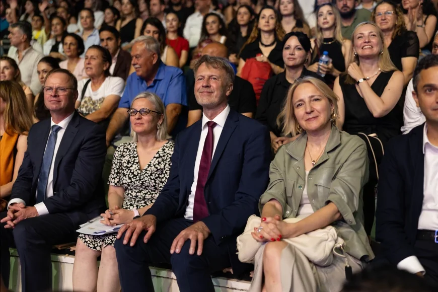 Hatay’da dayanışmanın ezgisi Karsu ve koroların ortak konseriyle yankılandı