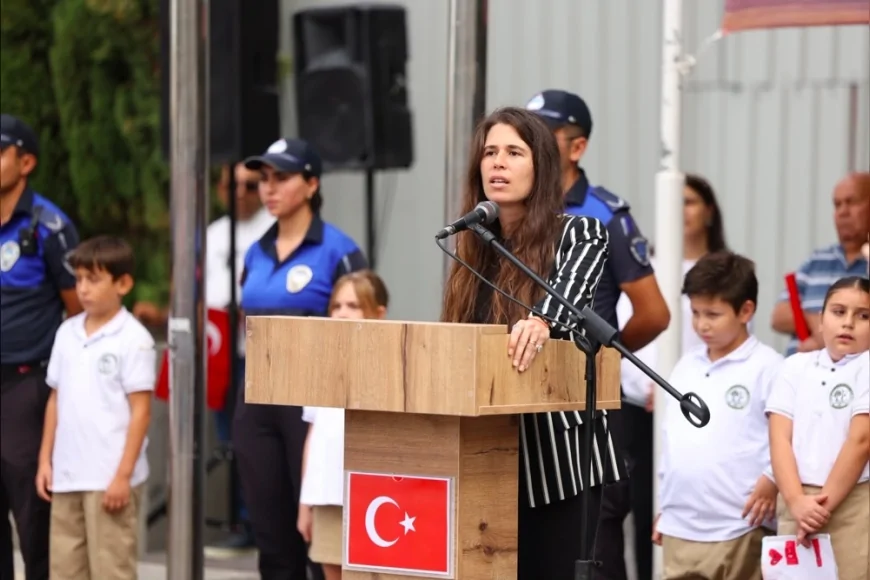 Çeşme Belediye Başkanı Lâl Denizli: “Bağımsızlık inancı bugün de yolumuzu aydınlatıyor”