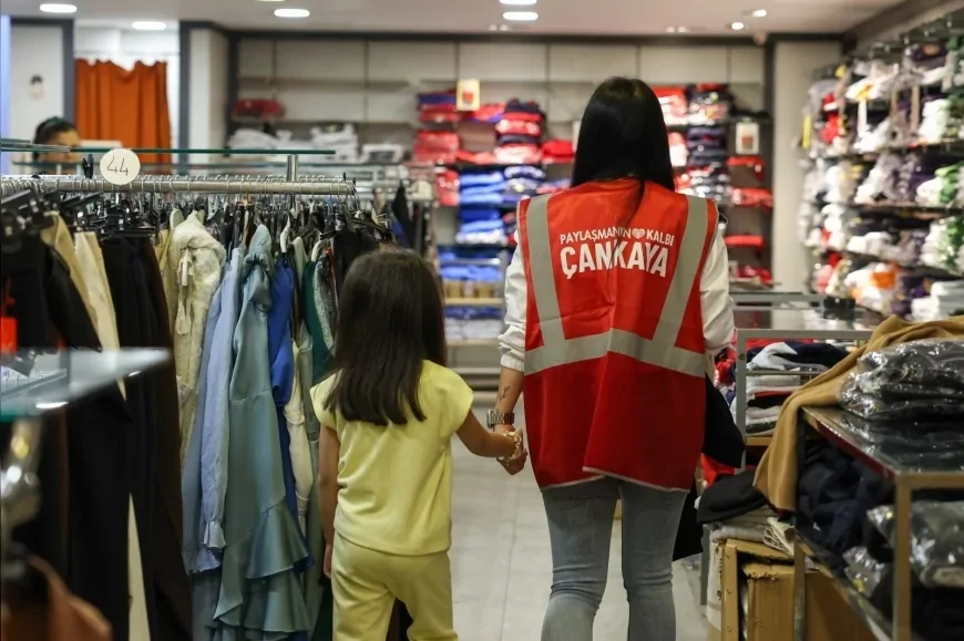 Çankaya Belediyesi’nden 600 Öğrenciye Yeni Eğitim Dönemi Öncesi Okul Forması Desteği