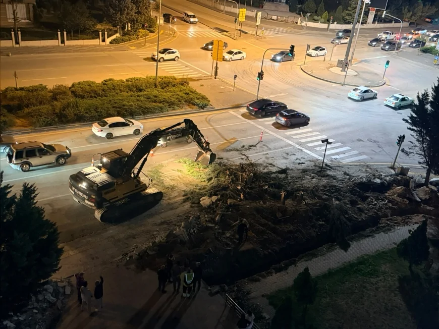 Etimesgut Ahi Mesut Bulvarı’nda yol çalışması sürerken 11 çam ağacı daha kesildi