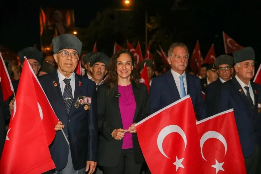Karşıyaka Belediye Başkanı Yıldız Ünsal: “Atamıza ve kahraman gazilerimize saygımızı hep birlikte ifade edeceğiz”