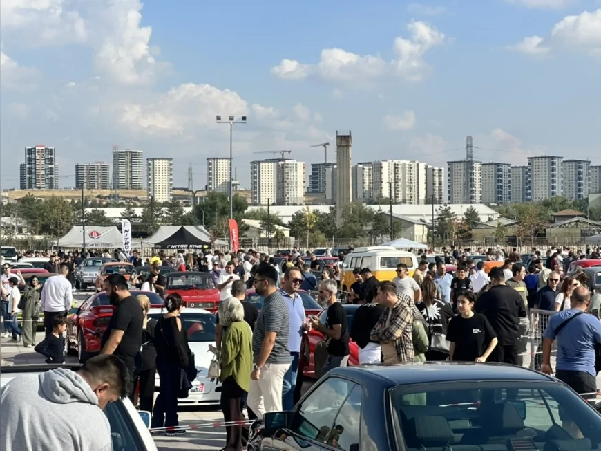 Türkiye Klasik Otomobil Festivali Ankara’da başladı, nostaljik araçlar Sincan Park’ta buluştu