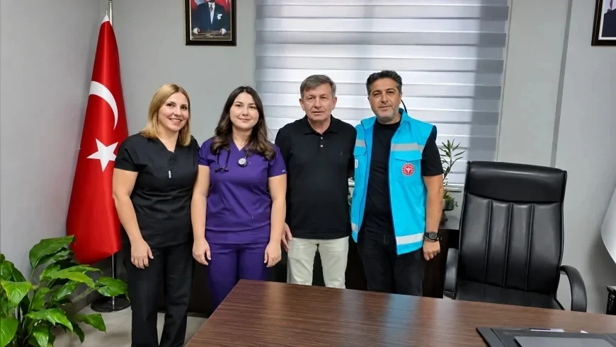 Gediz’de 21 yıllık hemşire anne ve babanın gururu: Kızları aynı hastanede doktor olarak göreve başladı