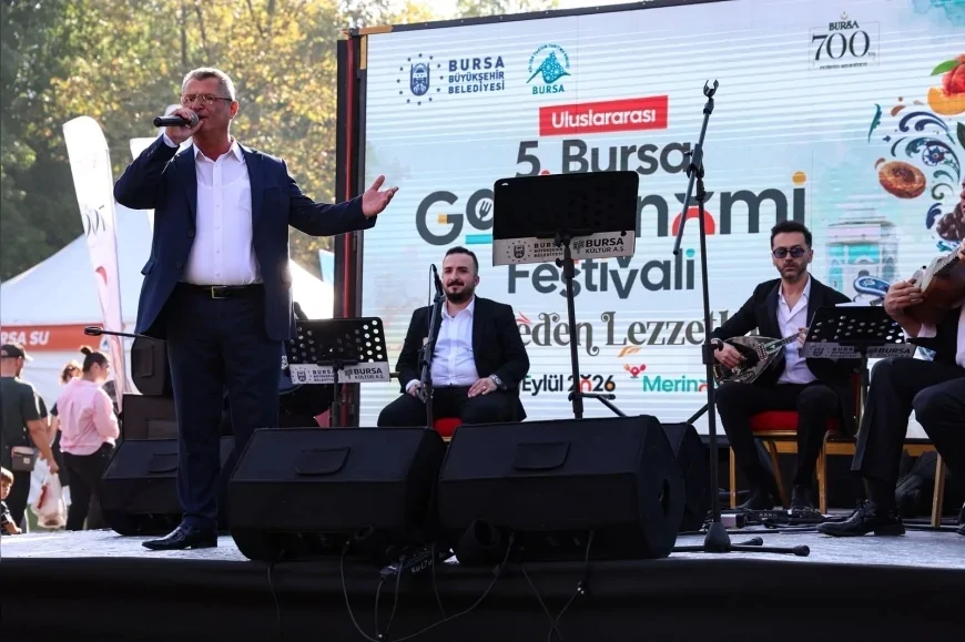 Bursa Gastronomi Festivali’nde Alternatif Sahne farklı müzik türlerini aynı programda buluşturdu