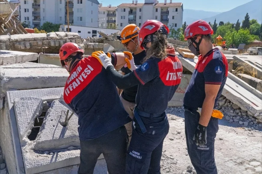 İzmir İtfaiyesi ağır arama kurtarma akreditasyonu için 110 personelle kapasitesini güçlendiriyor