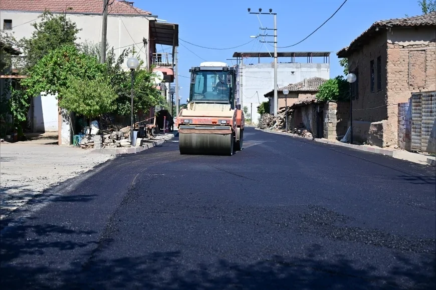 Manisa Büyükşehir Belediye Başkanı Besim Dutlulu: “Sıcak asfalt görmeyen yolları ilk kez sıcak asfaltla buluşturuyoruz”
