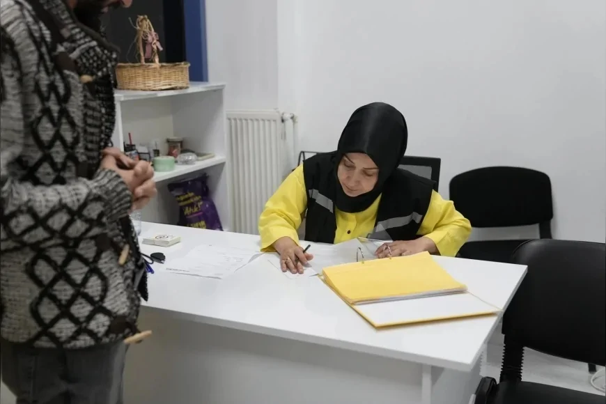Düzce Belediyesi ihtiyaç sahibi öğrencilere 2 bin 500 liralık kırtasiye desteği sağlıyor