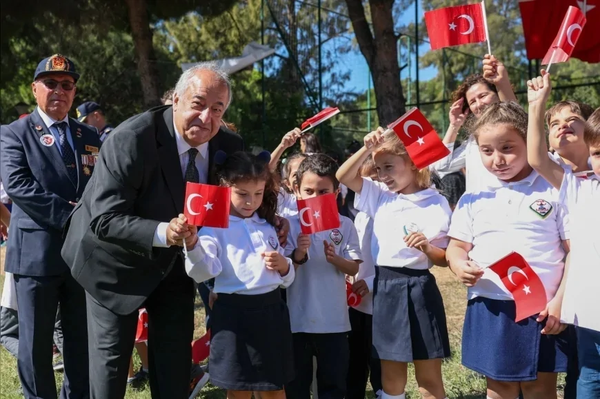 Aliağa’da 2026-2027 eğitim öğretim yılı başladı, ilk zili Kaymakam Zekeriya Güney çaldı