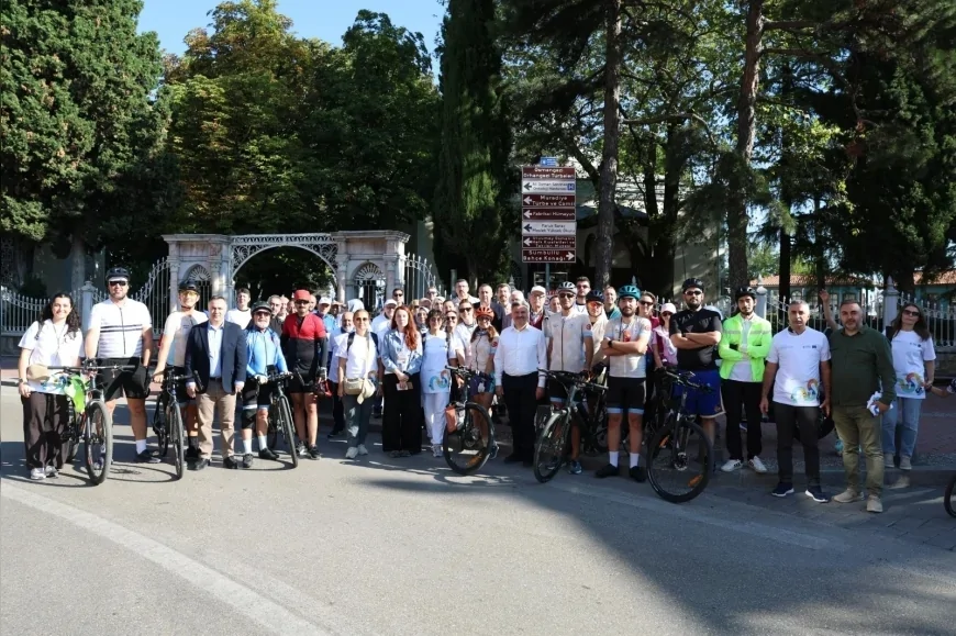 Bursa’da Atatürk Caddesi araçlara kapandı, kent merkezi yaya ve bisikletlilere kaldı
