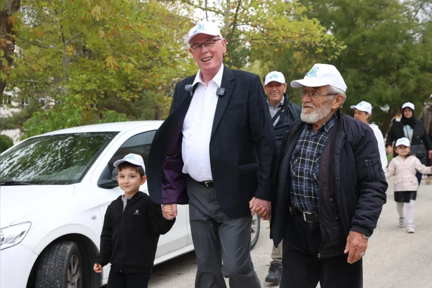 Odunpazarı’nda iki nesil el ele yürüdü, kuşaklar arası dayanışma mesajı verildi