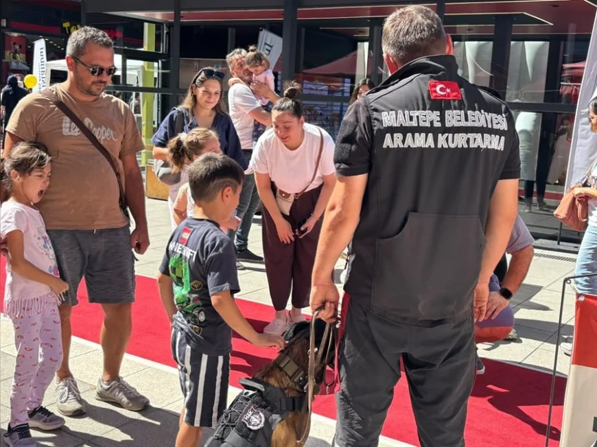 Maltepe Belediyesi MAK ekibi çocuk şenliğinde afet bilinci oluşturdu, arama kurtarma köpeği Zeyna gösteri yaptı