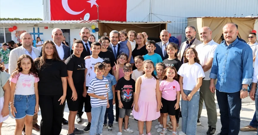 Hatay’da 6 Şubat depremlerinde anne ve babasını kaybeden yaklaşık 300 çocuğa kırtasiye desteği