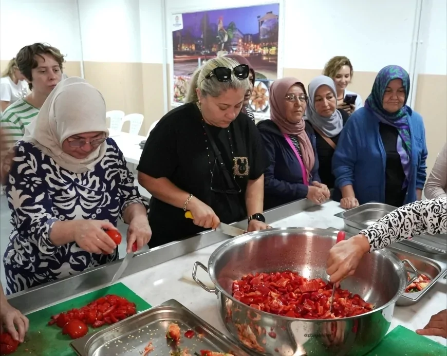 Denizli Büyükşehir geleneksel lezzetleri geleceğe taşıyor: Tarhananın ardından sırada erişte var